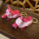 جاکلیدی و آویز وسپا صورتی