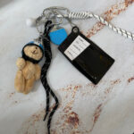 چارم بگ خرس با کلاه ایمنی و جاکارتی